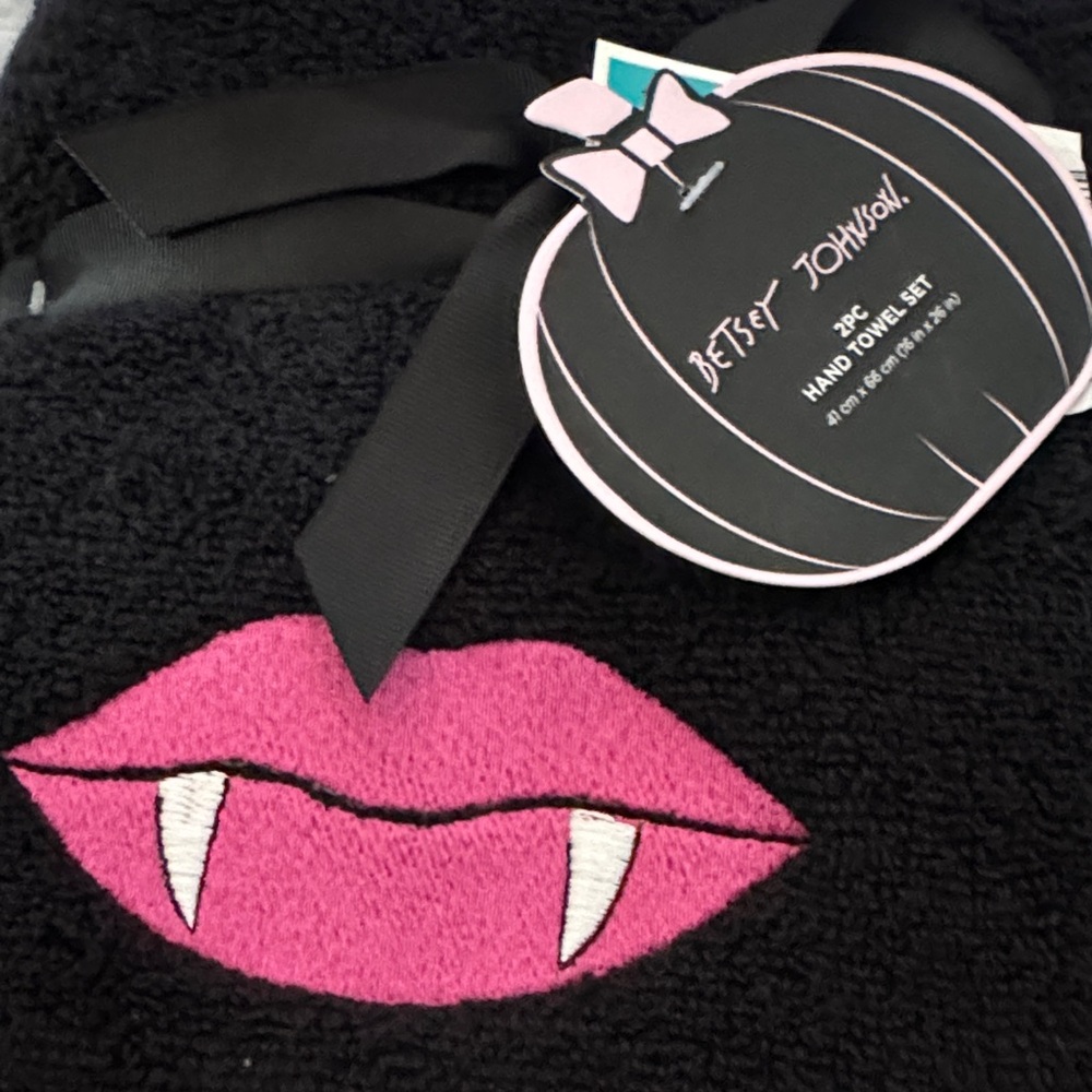 Betsey Johnson Black Towel Set with Pink Lips